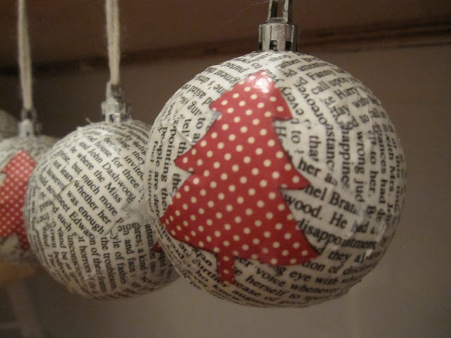 balls to decorate the tree with recycled material