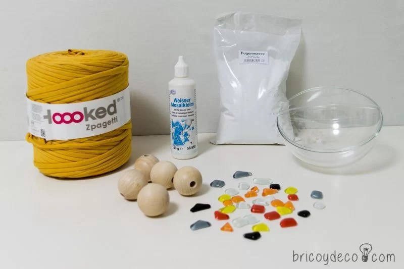 materials to make a t-shirt bag with flap and mosaic