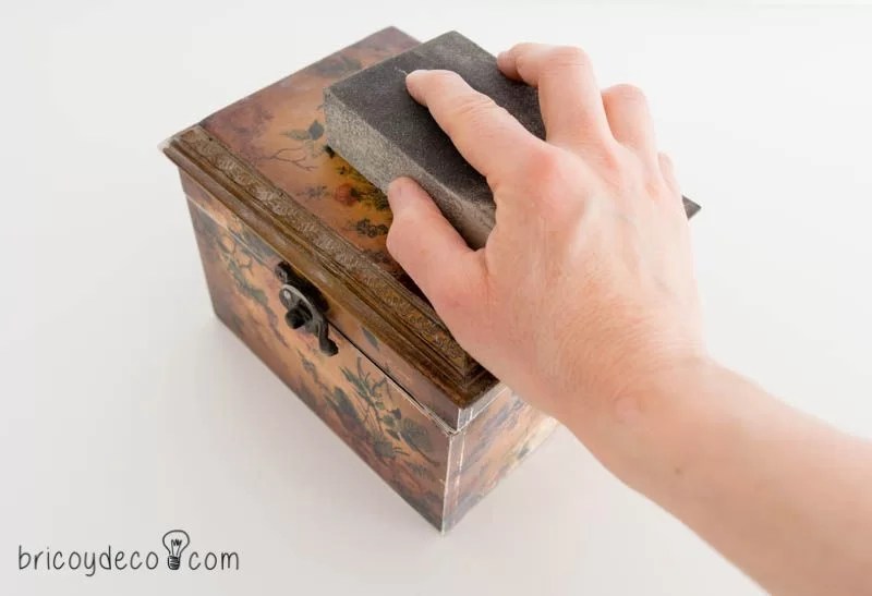 recycle a box with decoupage