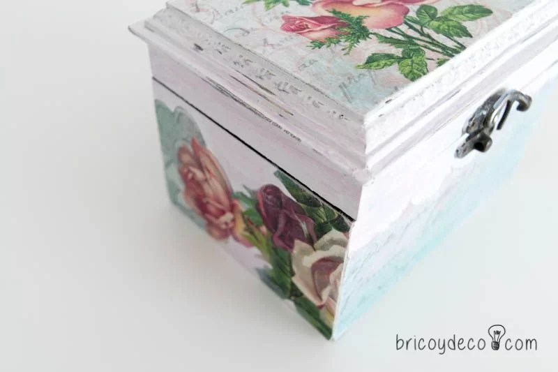 recycle a box with decoupage