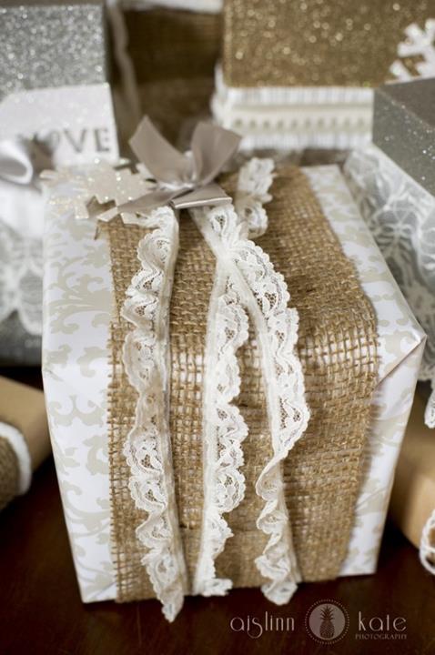 wrap gifts with fabric accessories 