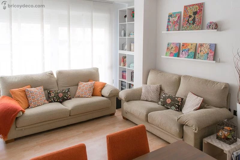 how to decorate a small living room with light colors