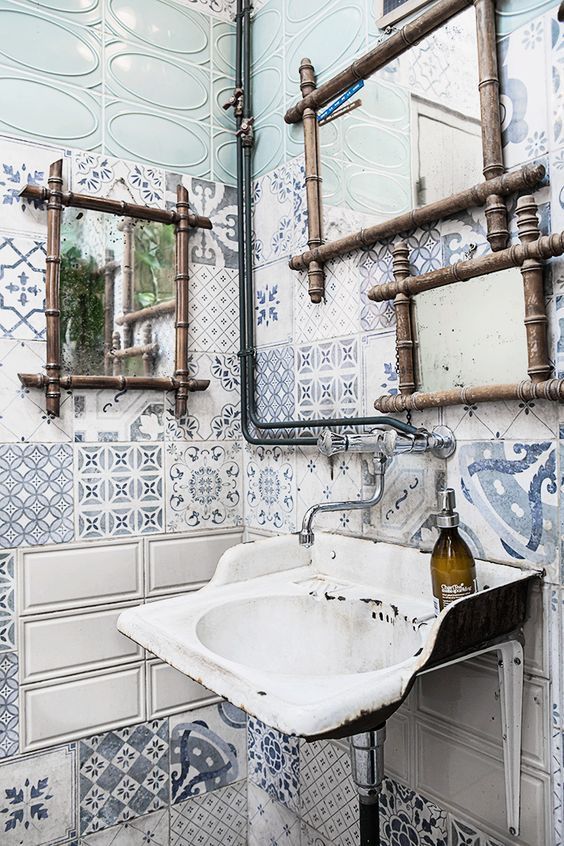 ideas to decorate the bathroom with hydraulic tiles