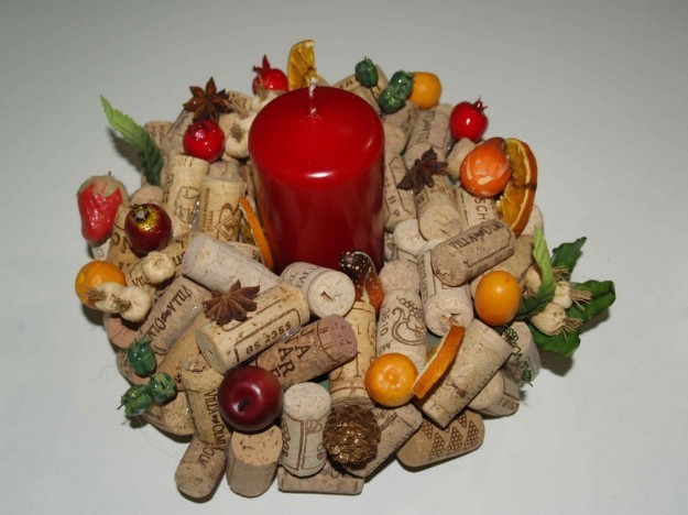 recycle-cork-stoppers-center-piece