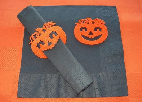 decoration-for-the-table-in-halloween-napkin-holder-felt
