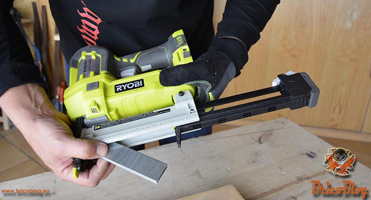 18V battery nailer How to charge the stapler - photo 6