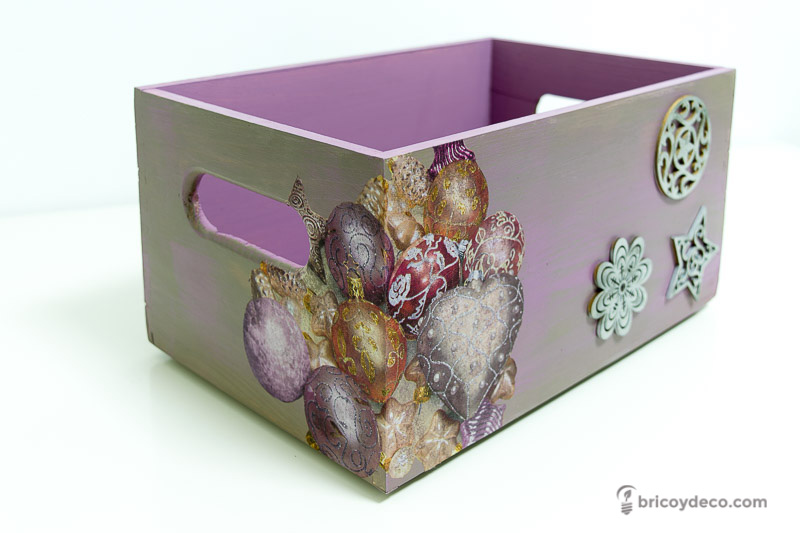 paint a wooden box with milk paint