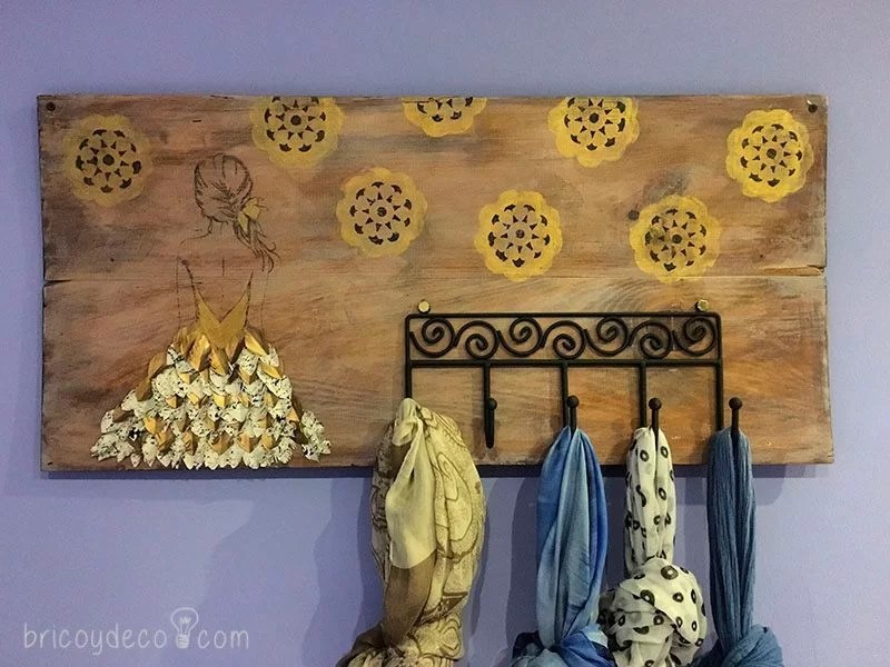 coat rack with recycled wood