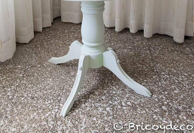 renovate furniture with spray chalk paint