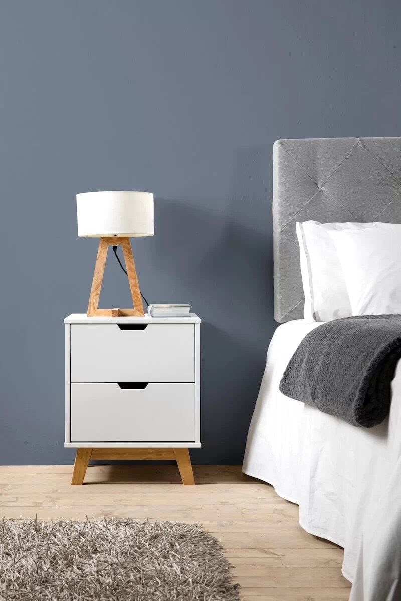 how to decorate the nightstand