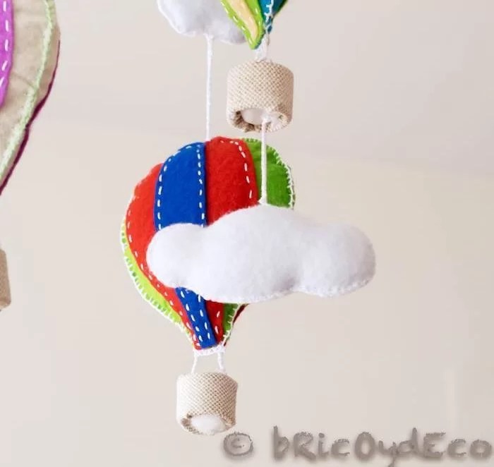 felt-mobile-hot-air-balloons