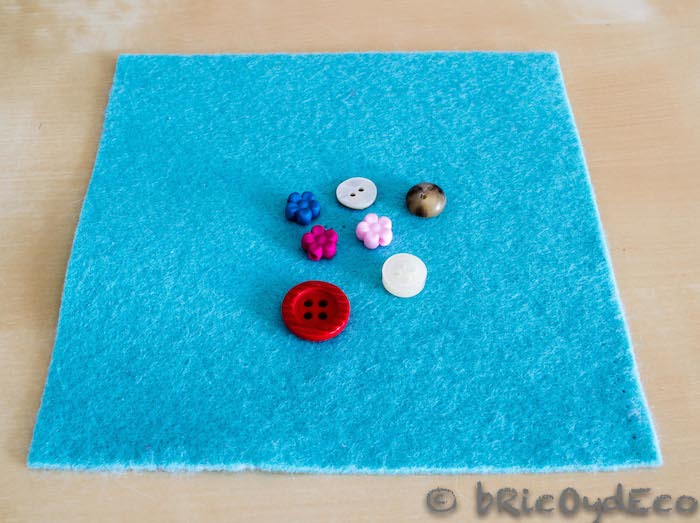 felt-workshop-decorating-with-buttons