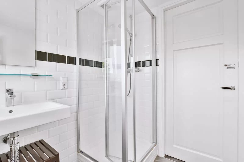 shower enclosure with folding doors